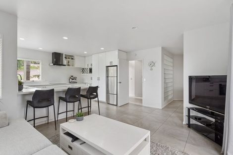 Photo of property in 11 Tyrico Close, Unsworth Heights, Auckland, 0632