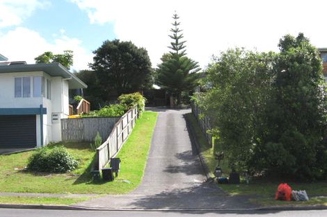 Photo of property in 1/26 Unsworth Drive, Unsworth Heights, Auckland, 0632