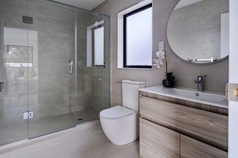 Photo of property in 18a Edgware Road, West Harbour, Auckland, 0618