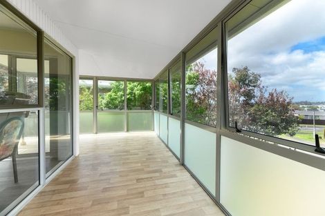 Photo of property in 37 Rosewarne Crescent, Glendene, Auckland, 0602