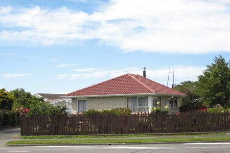 Photo of property in 14 Royal Park Drive, Parklands, Christchurch, 8083