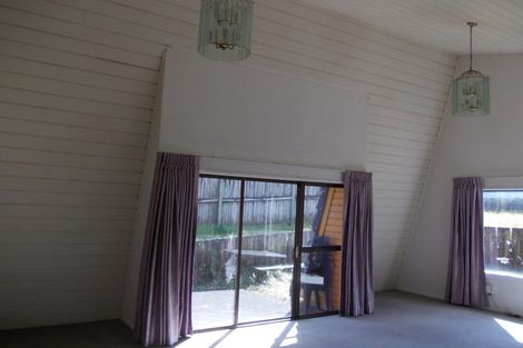 Photo of property in 58 Kurnell Drive, Botany Downs, Auckland, 2010
