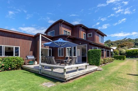 Photo of property in 17 Hahei Beach Road, Hahei, Whitianga, 3591