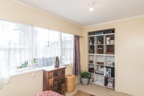 Photo of property in 40 Kaitawa Crescent, Paraparaumu, 5032