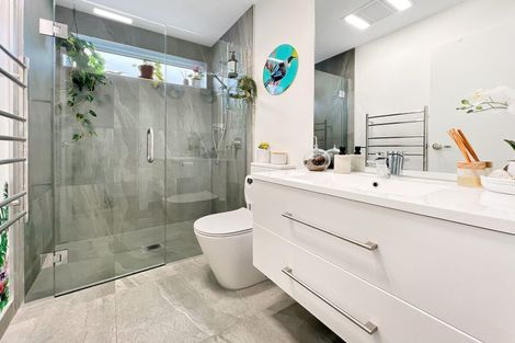 Photo of property in 51a Gills Road, Bucklands Beach, Auckland, 2014