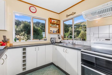 Photo of property in 38 Pencarrow Crescent, Wainuiomata, Lower Hutt, 5014