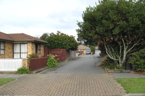 Photo of property in 2/12 Honeysuckle Place, Northcote, Christchurch, 8052