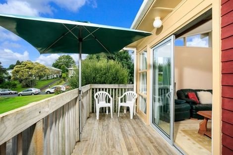 Photo of property in 3 Hamilton Place, Glenfield, Auckland, 0629