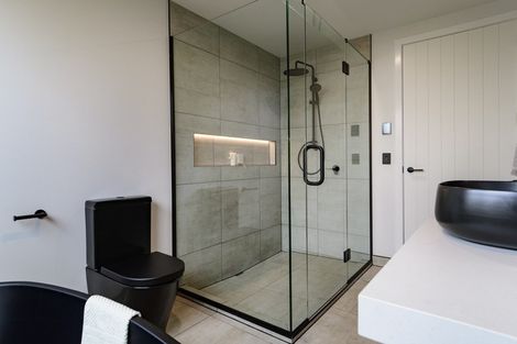 Photo of property in 337 Devonport Road, Tauranga, 3110