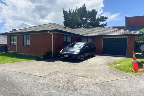 Photo of property in 21 Claywest Place, Glen Eden, Auckland, 0602