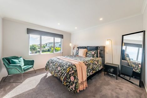 Photo of property in 17 Sumner Terrace, Aotea, Porirua, 5024