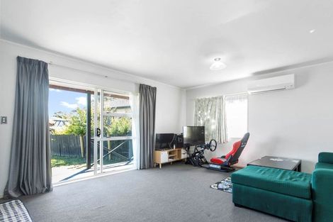 Photo of property in 73a Heathdale Crescent, Papakura, 2110