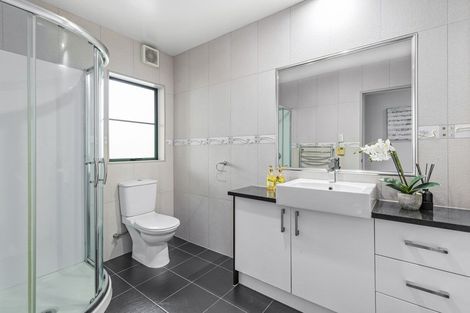 Photo of property in 12 Kunzea Place, Greenhithe, Auckland, 0632