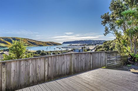 Photo of property in 4 Kiriwai Road, Paremata, Porirua, 5024