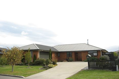 Photo of property in 23 Lowe Place, Rangiora, 7400