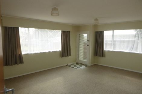 Photo of property in 2/62 Tiroroa Avenue, Te Atatu South, Auckland, 0610