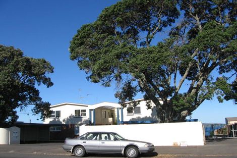 Photo of property in 3/241 Hurstmere Road, Takapuna, Auckland, 0622