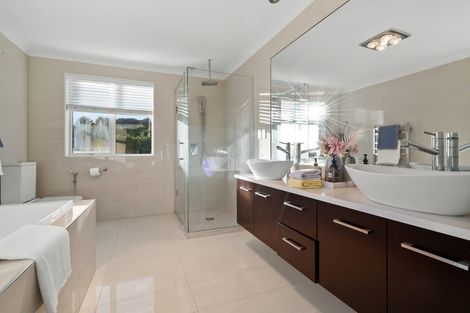 Photo of property in 16 Michael Bosher Way, Flat Bush, Auckland, 2019