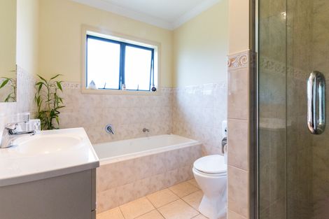 Photo of property in 84 Collingwood Road, Waiuku, 2123