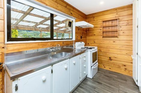 Photo of property in 6 Edmund Lomas Grove, Birchville, Upper Hutt, 5018