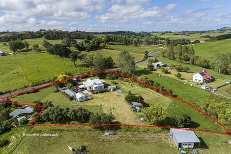 Photo of property in 46 Whakapirau Road, Maungaturoto, 0583