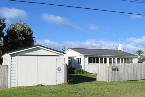 Photo of property in 8 Ngapaki Street, Waikanae Beach, Waikanae, 5036