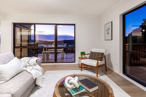 Photo of property in 19 Kinloch Place, Papakowhai, Porirua, 5024