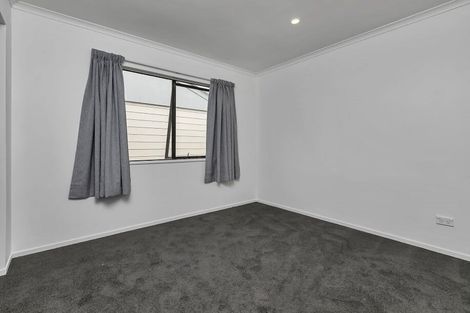 Photo of property in 4 Pukeroa Place, Papakura, 2110