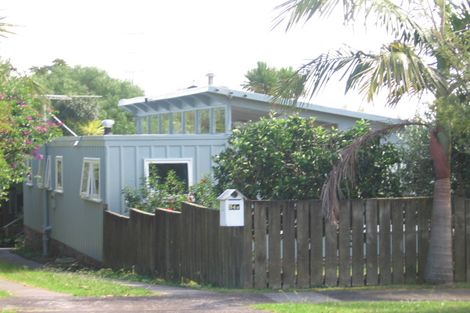 Photo of property in 2/34 Queen Mary Avenue, New Lynn, Auckland, 0600