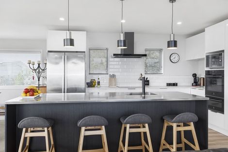 Photo of property in 58a Kahu Road, Paremata, Porirua, 5024