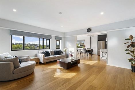 Photo of property in 1/52 Pupuke Road, Hillcrest, Auckland, 0627