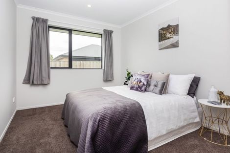 Photo of property in 7 Fairbairn Close, Halswell, Christchurch, 8025