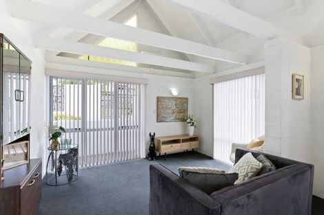 Photo of property in 3/20 Selwyn Road, Cockle Bay, Auckland, 2014