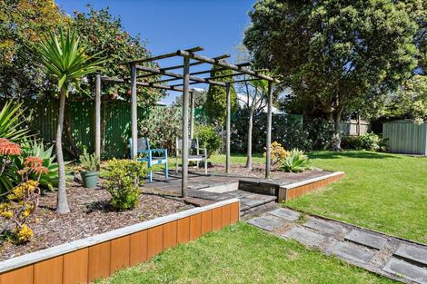Photo of property in 33b Beach Road, Te Atatu Peninsula, Auckland, 0610