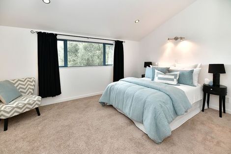 Photo of property in 4 Roberts Road, Matakatia, Whangaparaoa, 0930