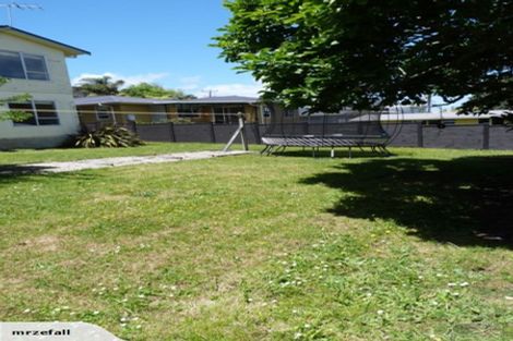 Photo of property in 68 Lake Road, Northcote, Auckland, 0627