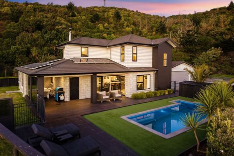Photo of property in 15 Glenorchy Way, Aotea, Porirua, 5024