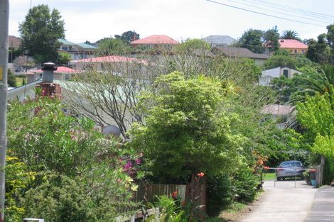 Photo of property in 18a Holbrook Street, Blockhouse Bay, Auckland, 0600