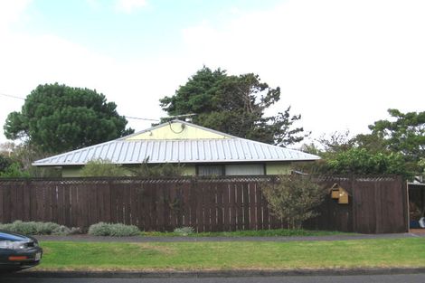 Photo of property in 1/18 Arney Road, Ranui, Auckland, 0612