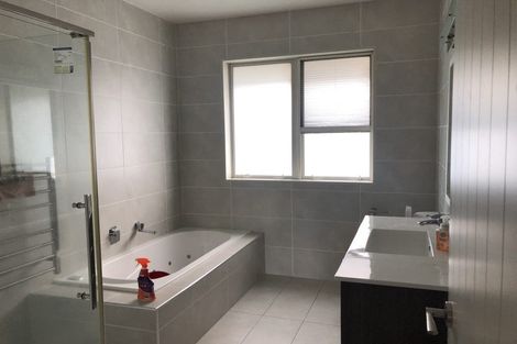 Photo of property in 14 Hilton Close, Fairview Heights, Auckland, 0632