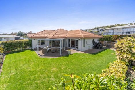 Photo of property in 2 Fairview Terrace, Waipahihi, Taupo, 3330