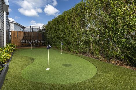 Photo of property in 20 Parr Terrace, Castor Bay, Auckland, 0620