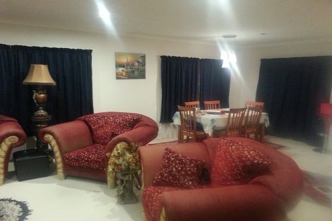 Photo of property in 8 Jeffery Reeve Crescent, Ranui, Auckland, 0612