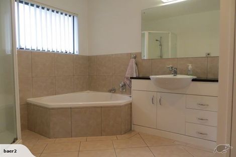 Photo of property in 96 Grovenor Drive, Orewa, 0931