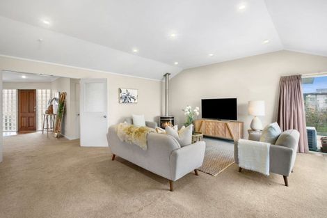 Photo of property in 11 Chatswood Grove, Fitzroy, New Plymouth, 4312