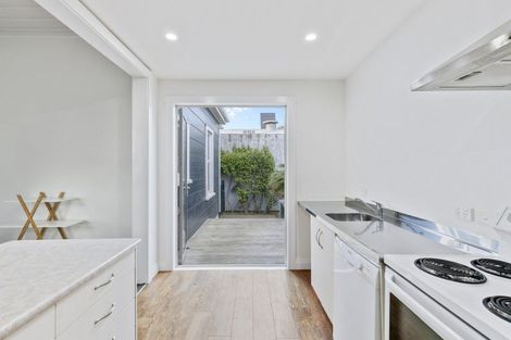 Photo of property in 210 Courtenay Street, New Plymouth, 4312