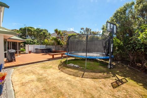Photo of property in 10 Marford Grove, Churton Park, Wellington, 6037