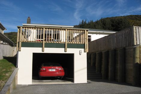 Photo of property in 27 Gardiner Grove, Wainuiomata, Lower Hutt, 5014