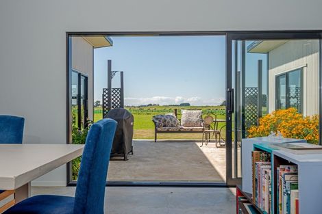 Photo of property in 858d Rangiotu Road, Rangiotu, Palmerston North, 4477