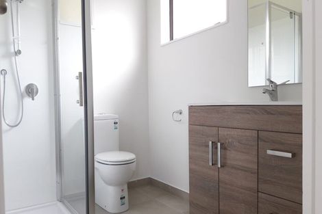 Photo of property in 19 Chivalry Road, Glenfield, Auckland, 0629